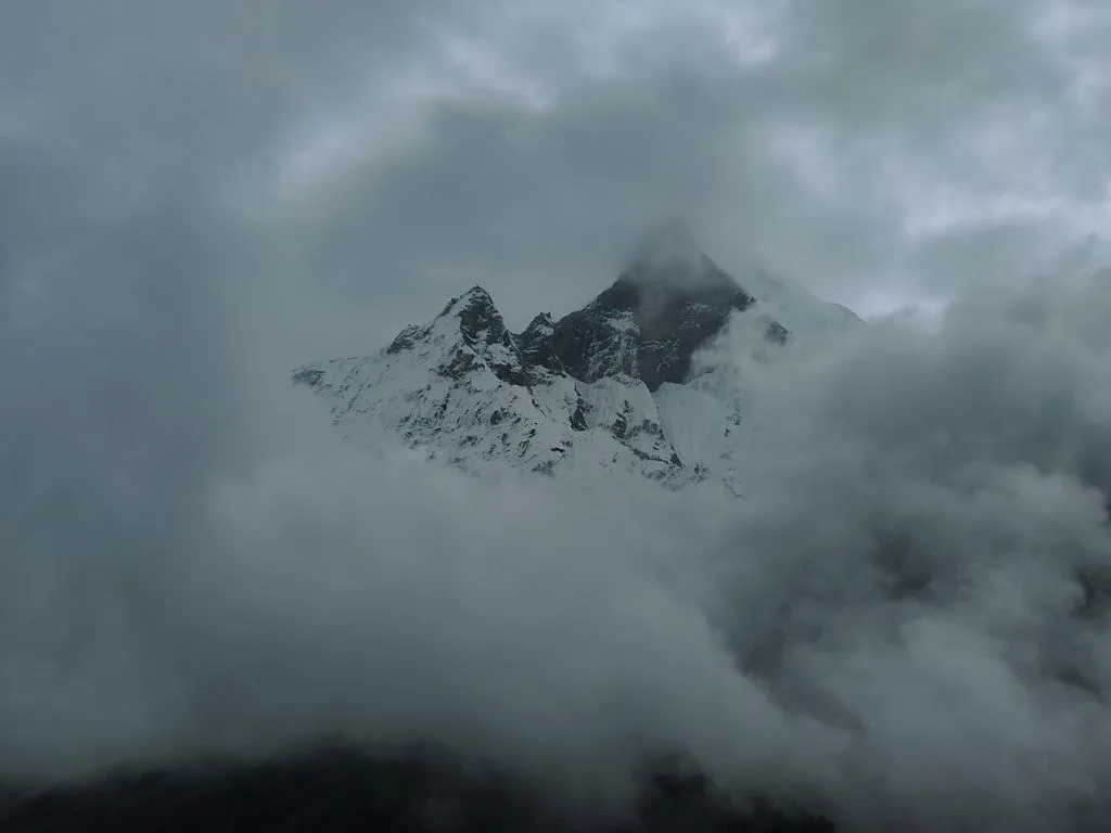 cloudy weather conditions on the Annapurna Circuit trekking.