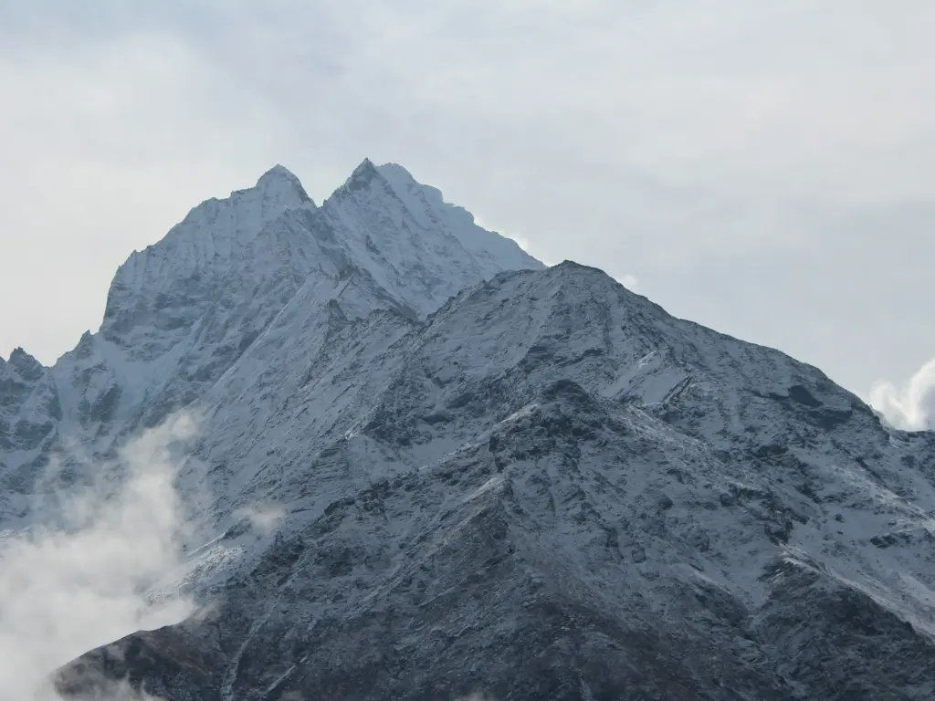 clear mountain view on the Gokyo Lakes Trekking