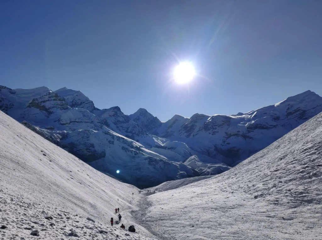 Trekkers crossing adventurous Thorang La Pass